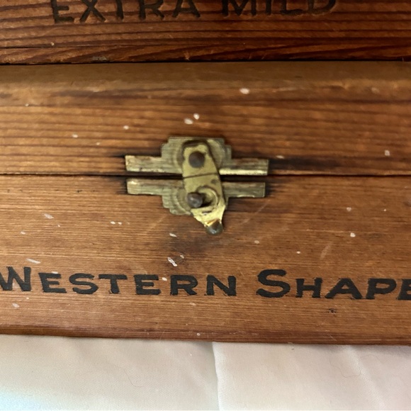 Vintage Cigar boxes. - Picture 10 of 12